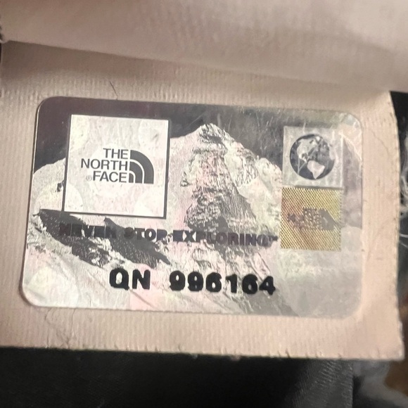 The North Face Quilted Zip Vest with elastic waistband and zipper pockets size M - Picture 12 of 15